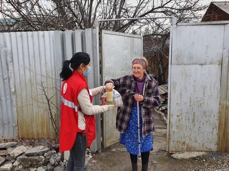 Kazakhstan Red Crescent volunteers deliver groceries to pensioners