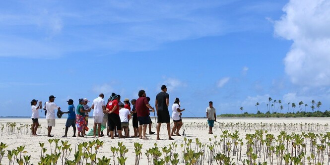 Red Cross youth at a meeting in Kiribati. 