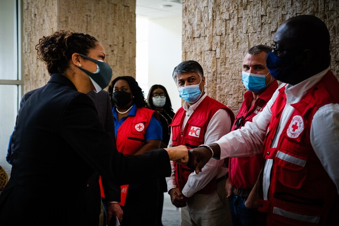 Bahamas Red Cross and IFRC staff shake hands with an official