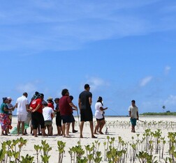 Red Cross youth at a meeting in Kiribati. 